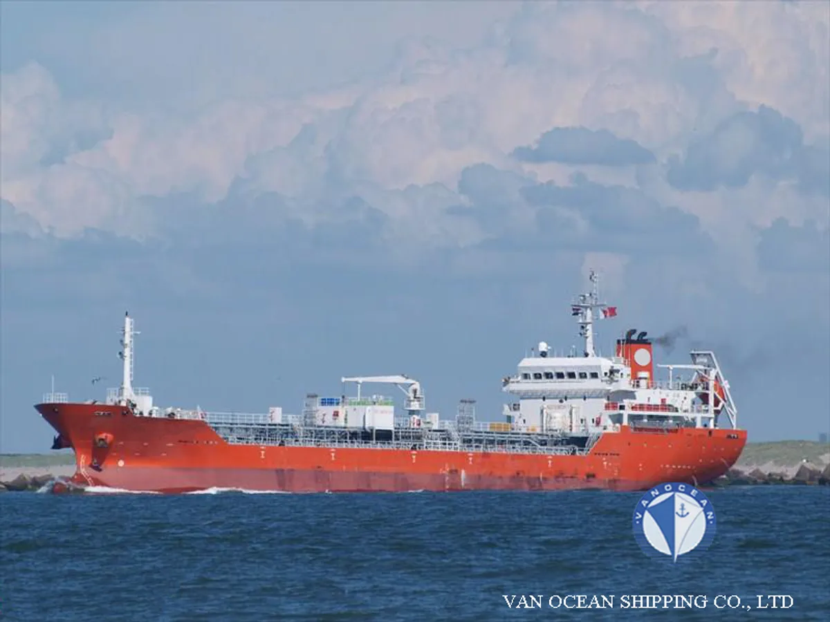 Oil/Chemical tanker for sale
