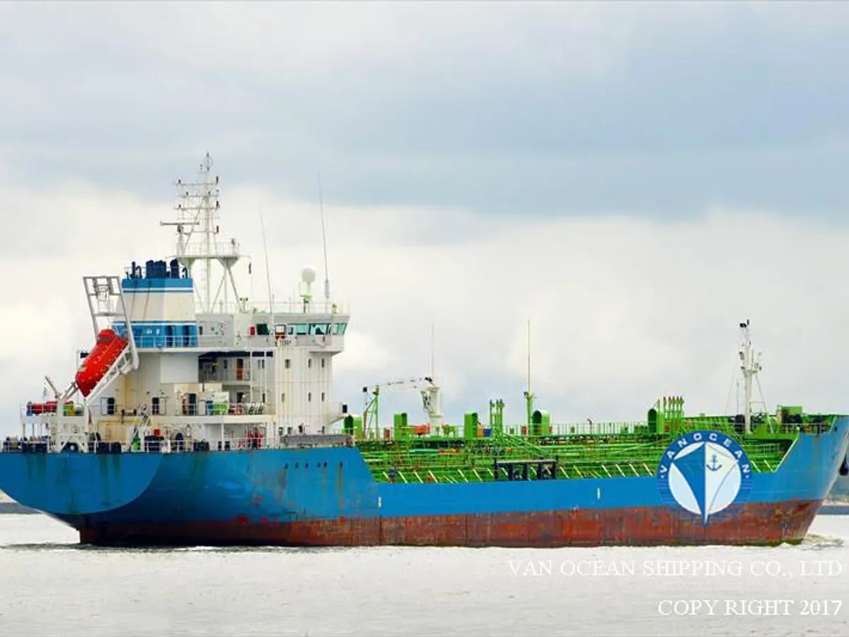 Oil/Chemical tanker for sale