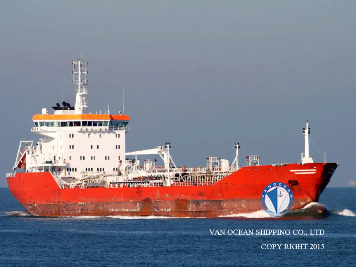 Oil/Chemical tanker for sale