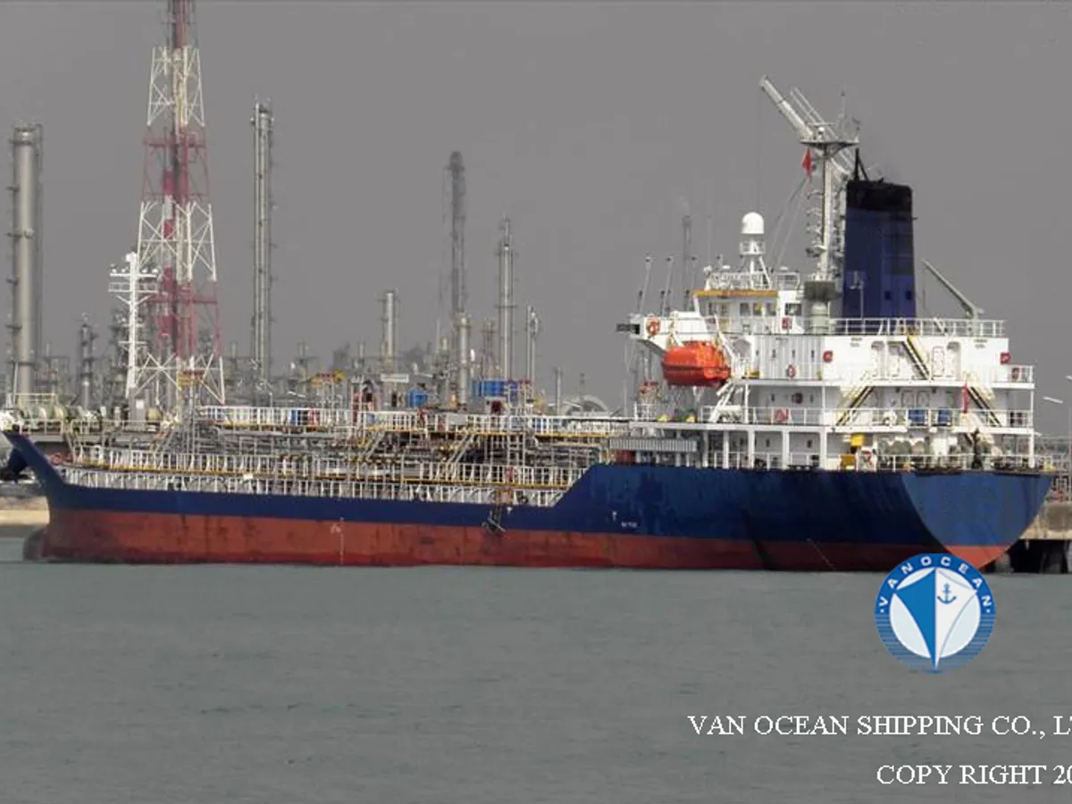Oil/Chemical tanker for sale
