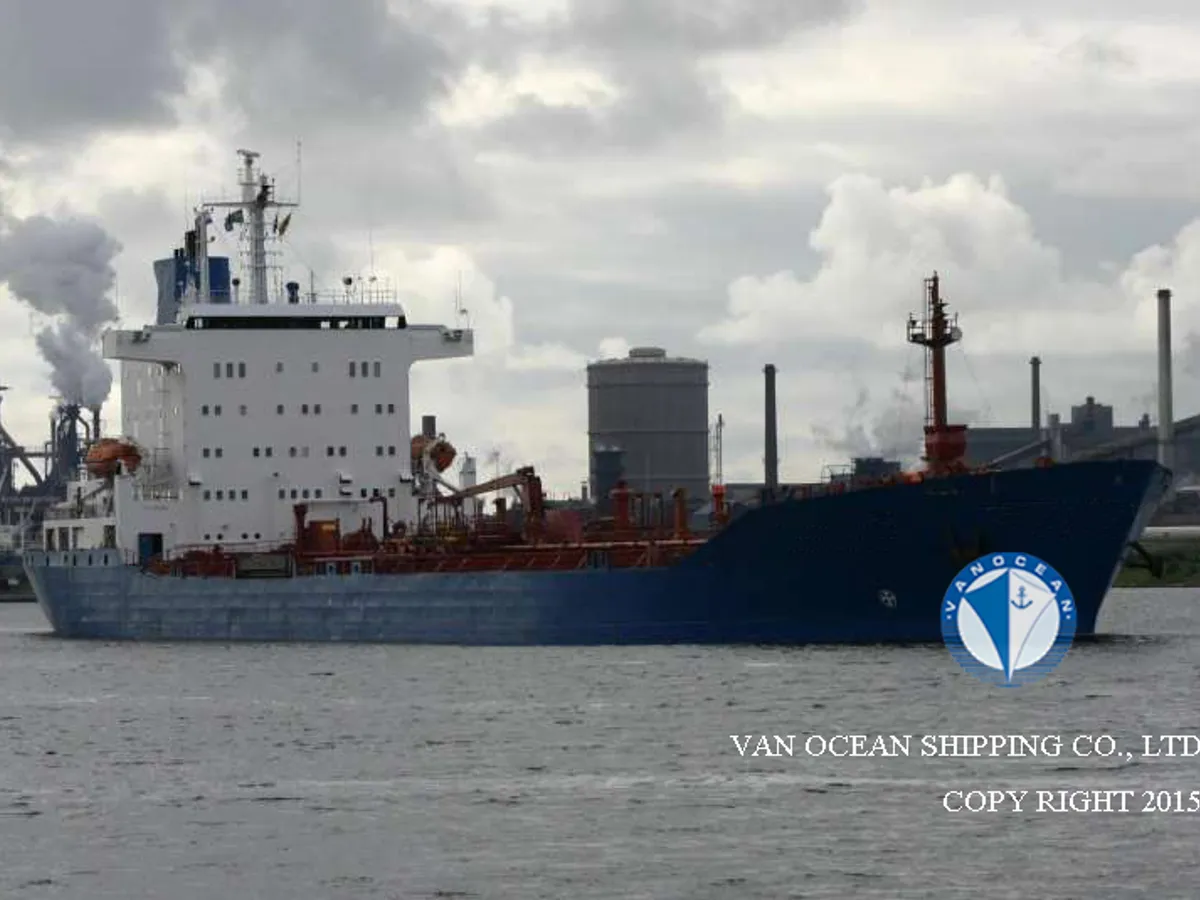 Oil/Chemical tanker for sale