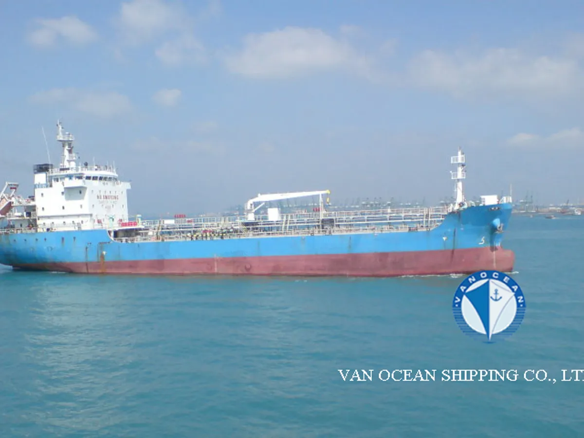 Oil/Chemical tanker for sale
