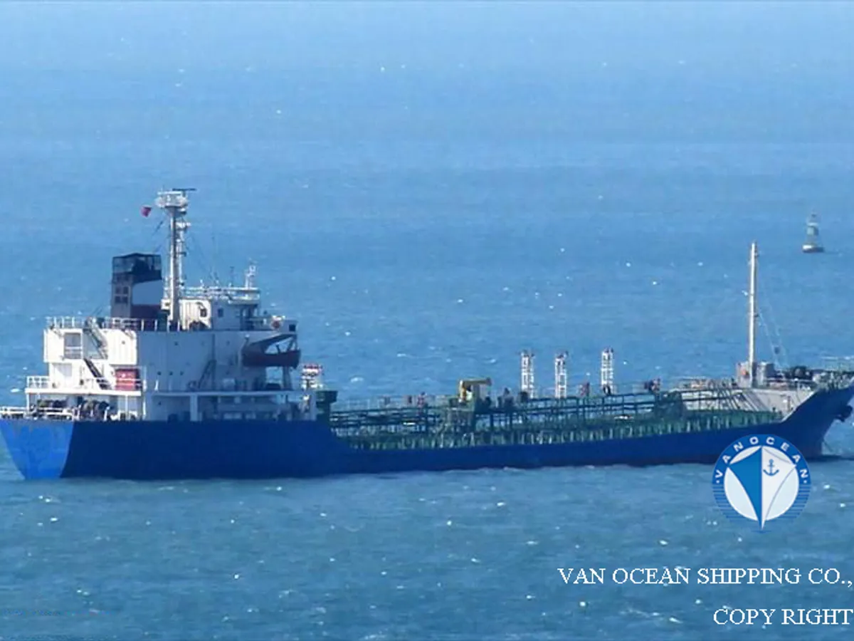 Oil/Chemical tanker for sale