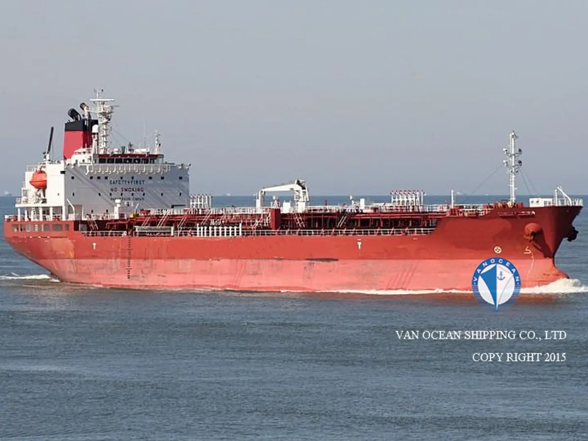 Oil/Chemical tanker for sale