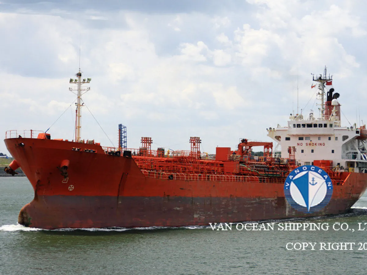 Oil/Chemical tanker for sale