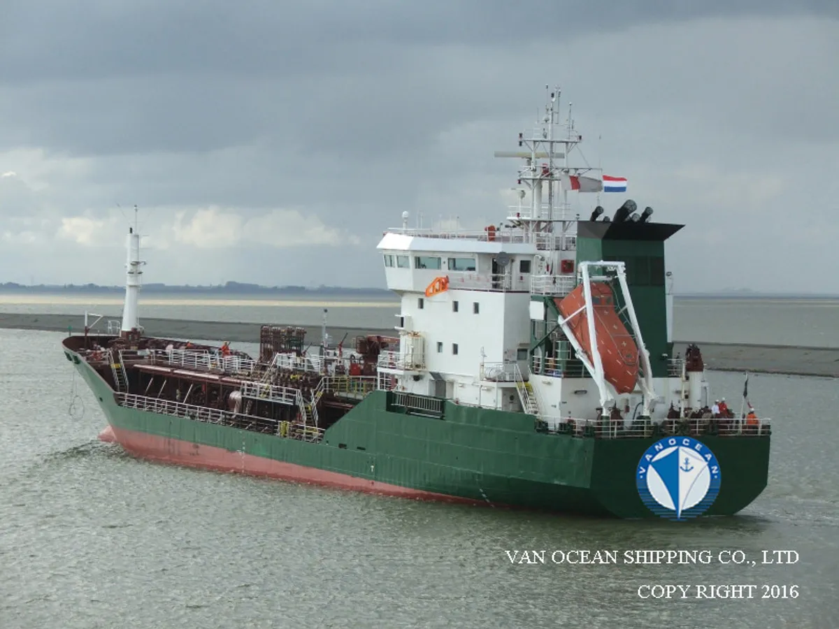 Oil/Chemical tanker for sale
