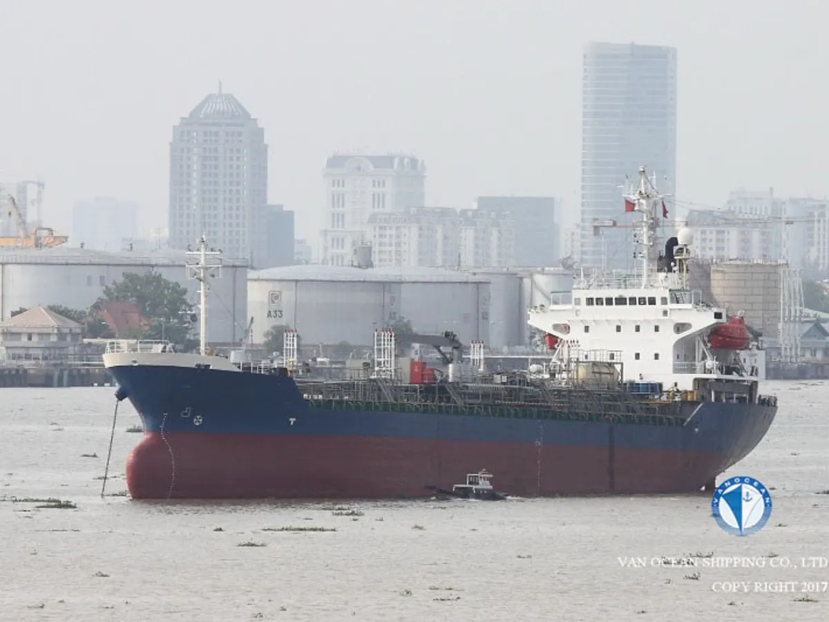 Oil/Chemical tanker for sale
