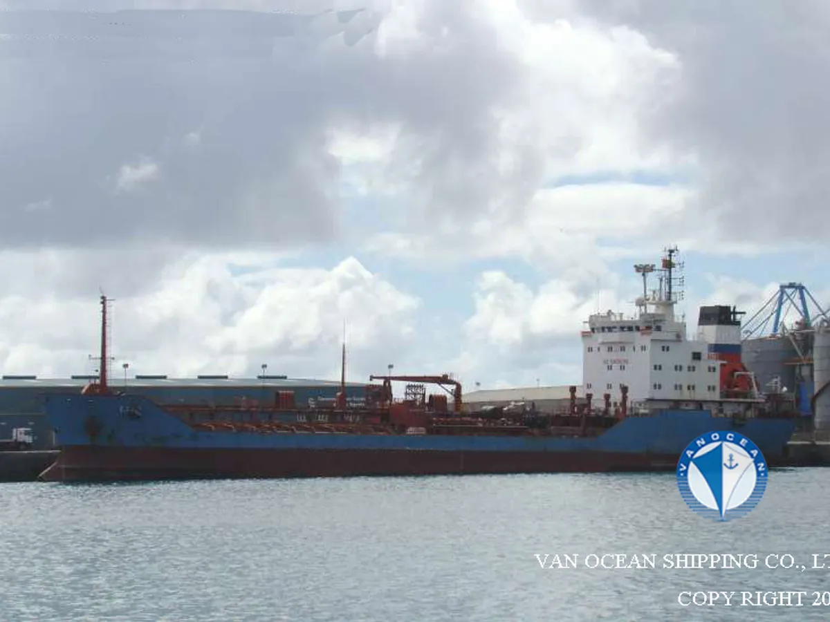 Oil/Chemical tanker for sale