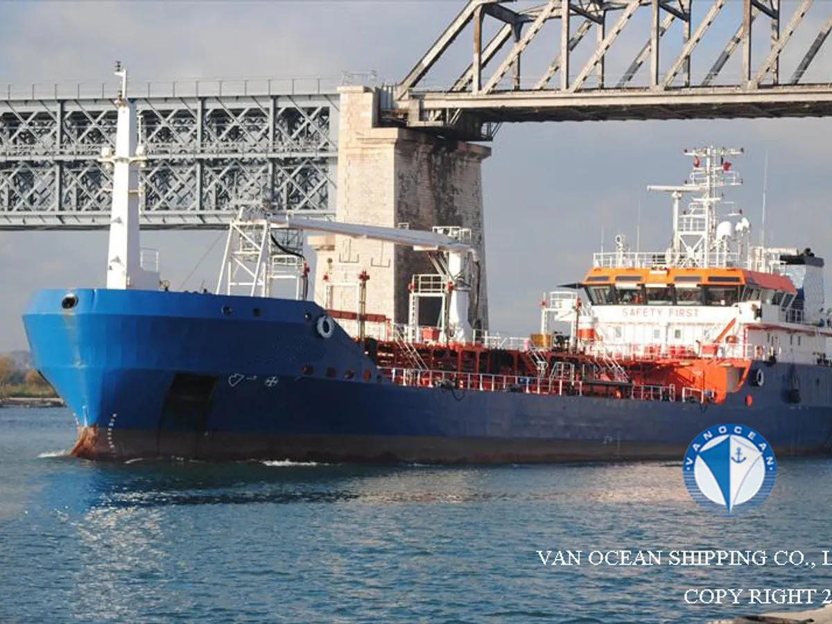 Oil/Chemical tanker for sale
