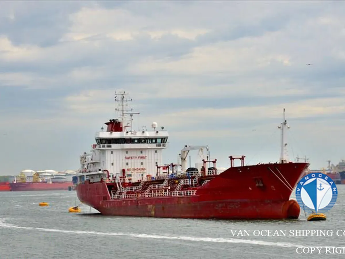 Oil/Chemical tanker for sale