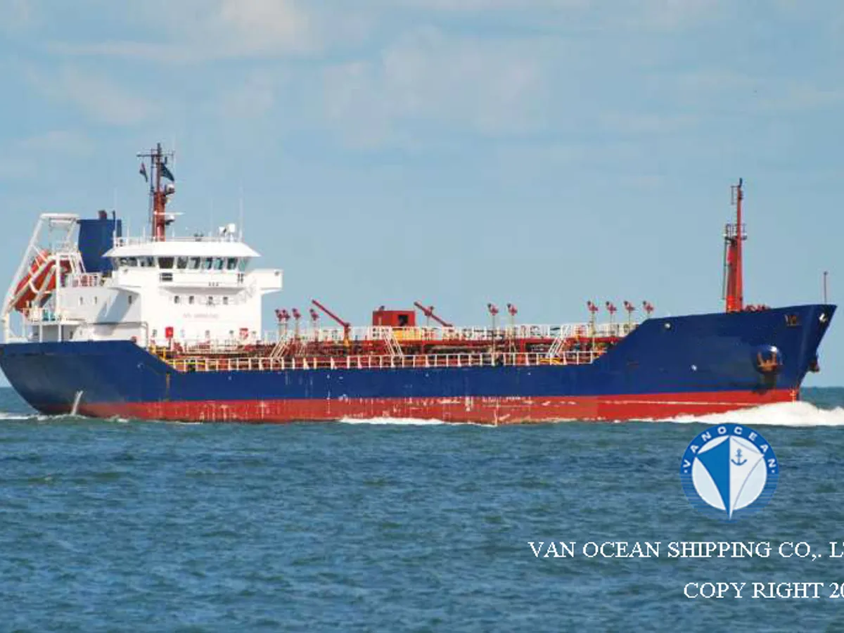 Oil/Chemical tanker for sale