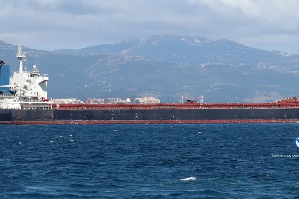 Oil/Chemical tanker for sale