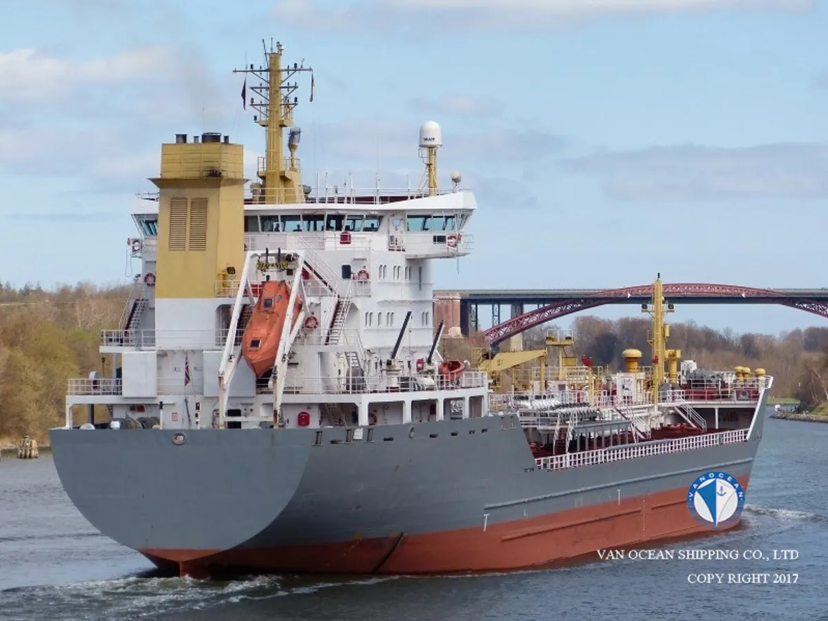 Oil/Chemical tanker for sale