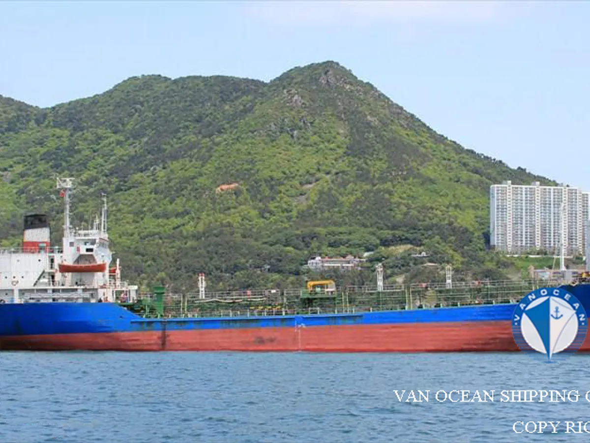Oil/Chemical tanker for sale