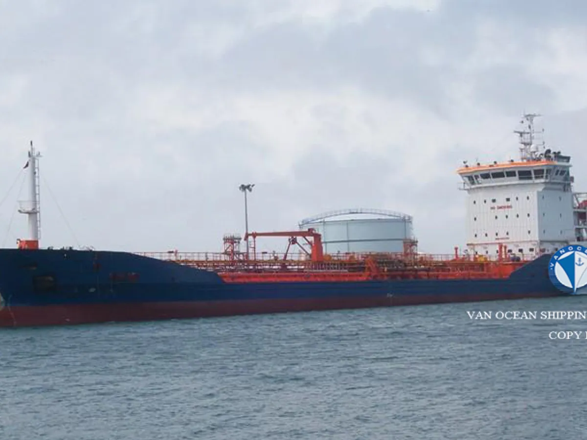 Oil/Chemical tanker for sale