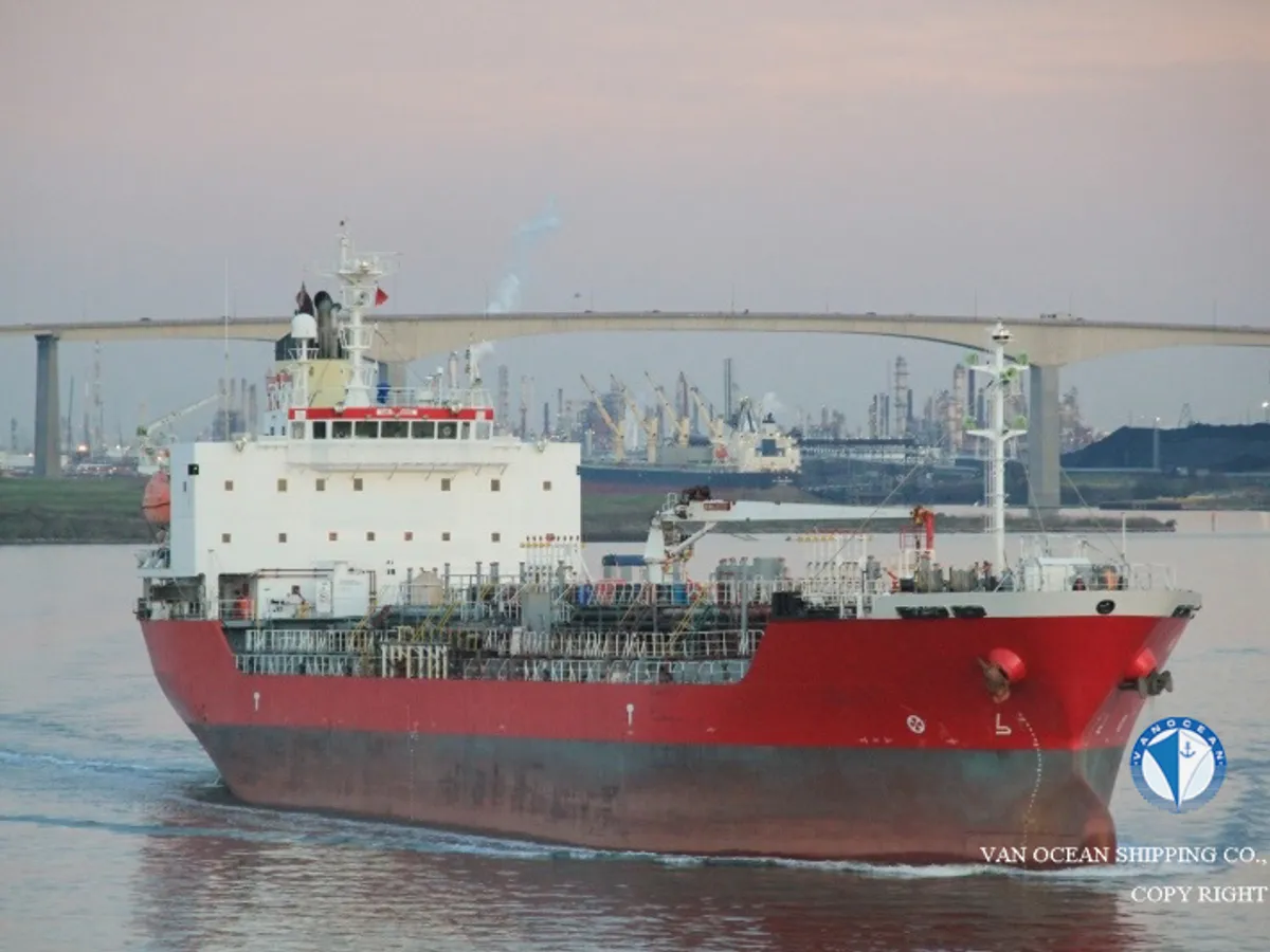 Oil/Chemical tanker for sale