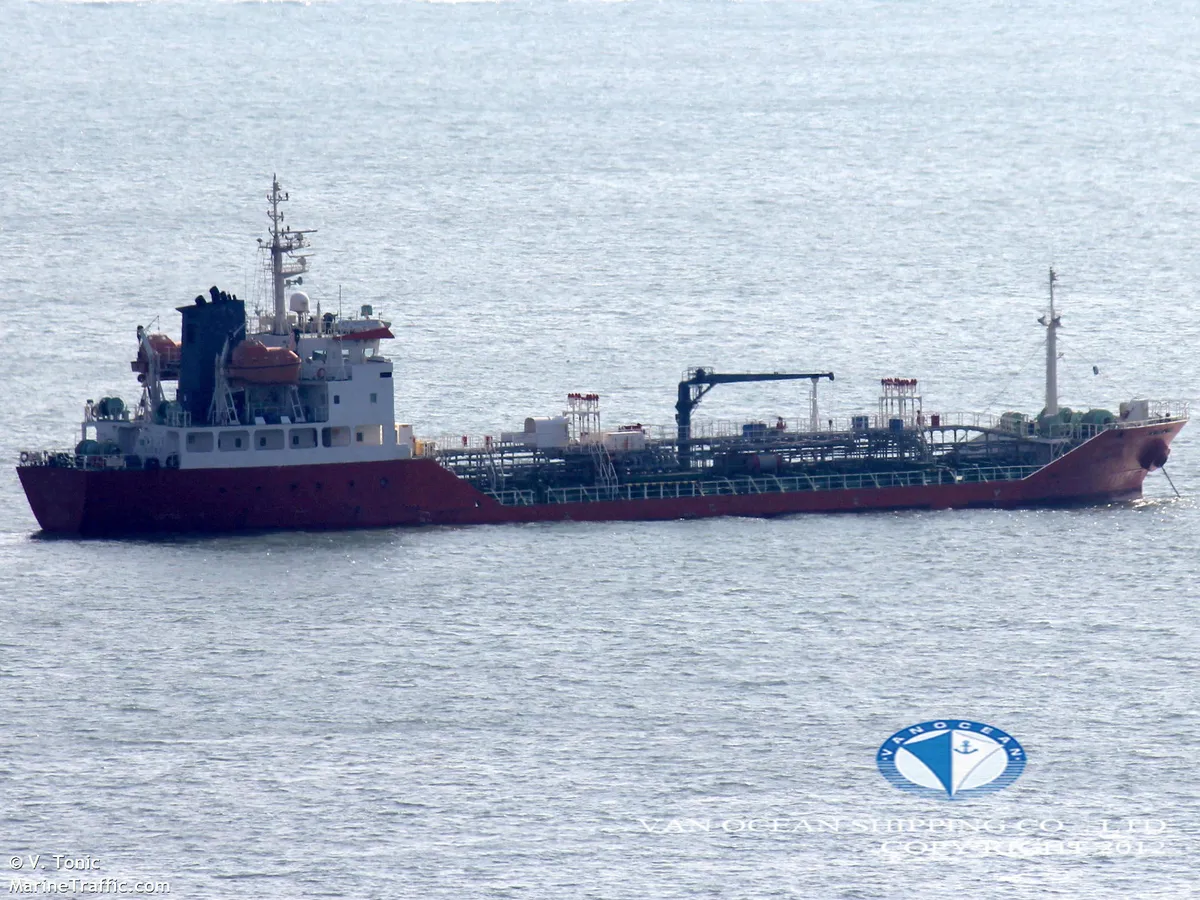 Oil/Chemical tanker for sale