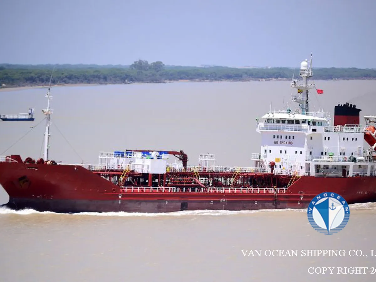Oil/Chemical tanker for sale