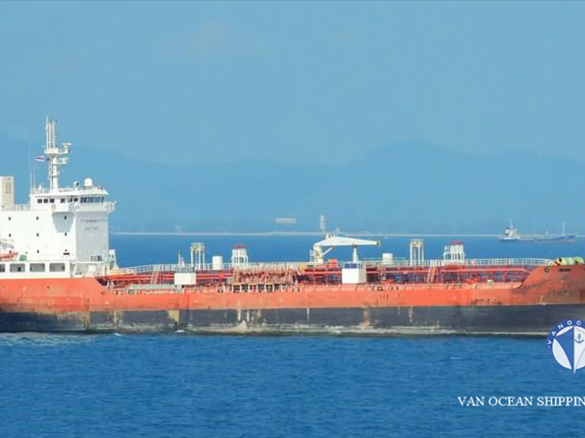 Oil/Chemical tanker for sale