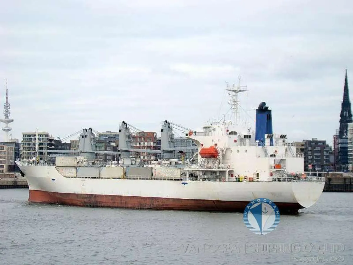 Oil/Chemical tanker for sale