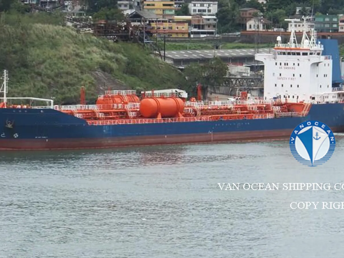 Oil/Chemical tanker for sale