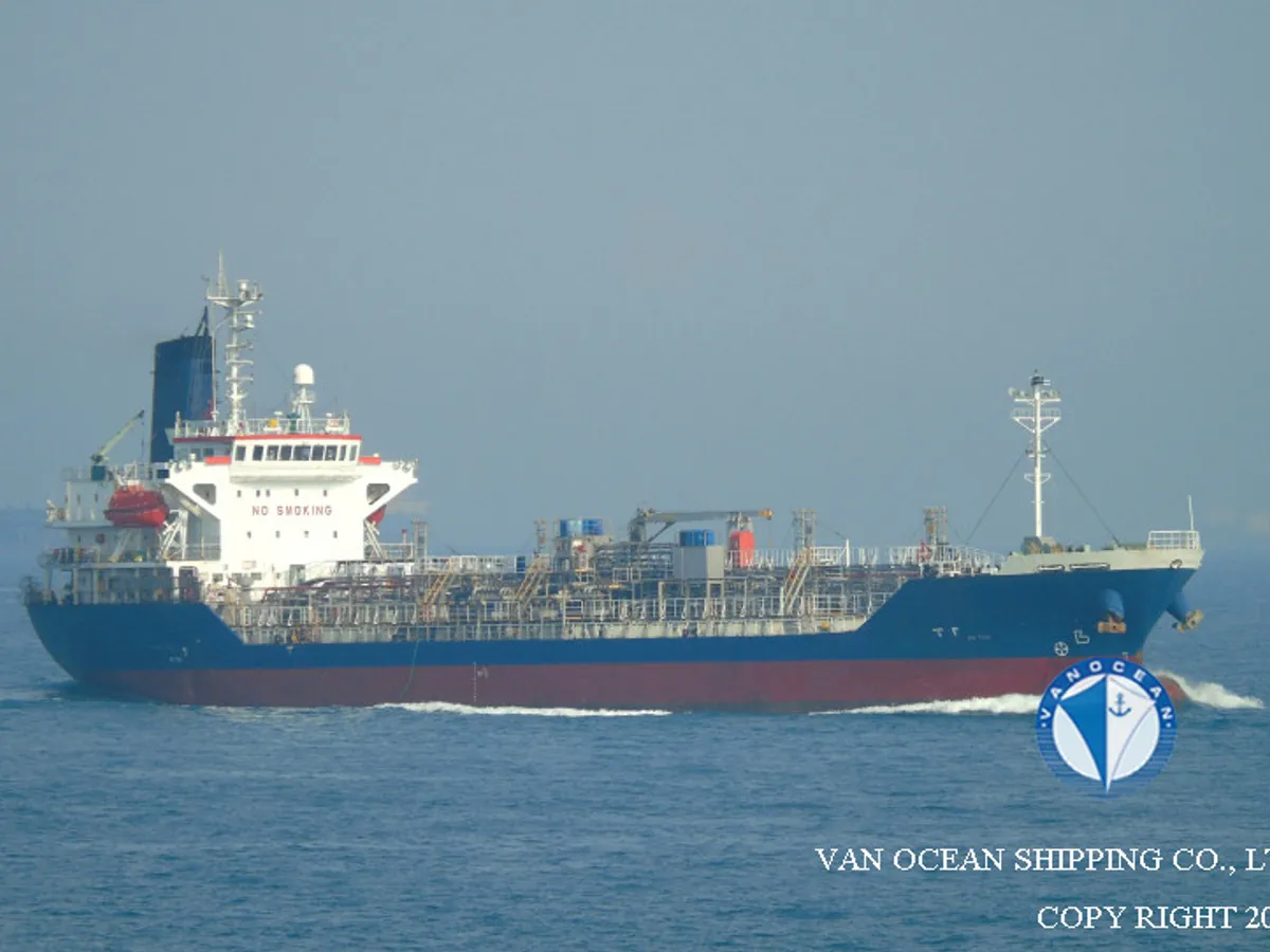 Oil/Chemical tanker for sale