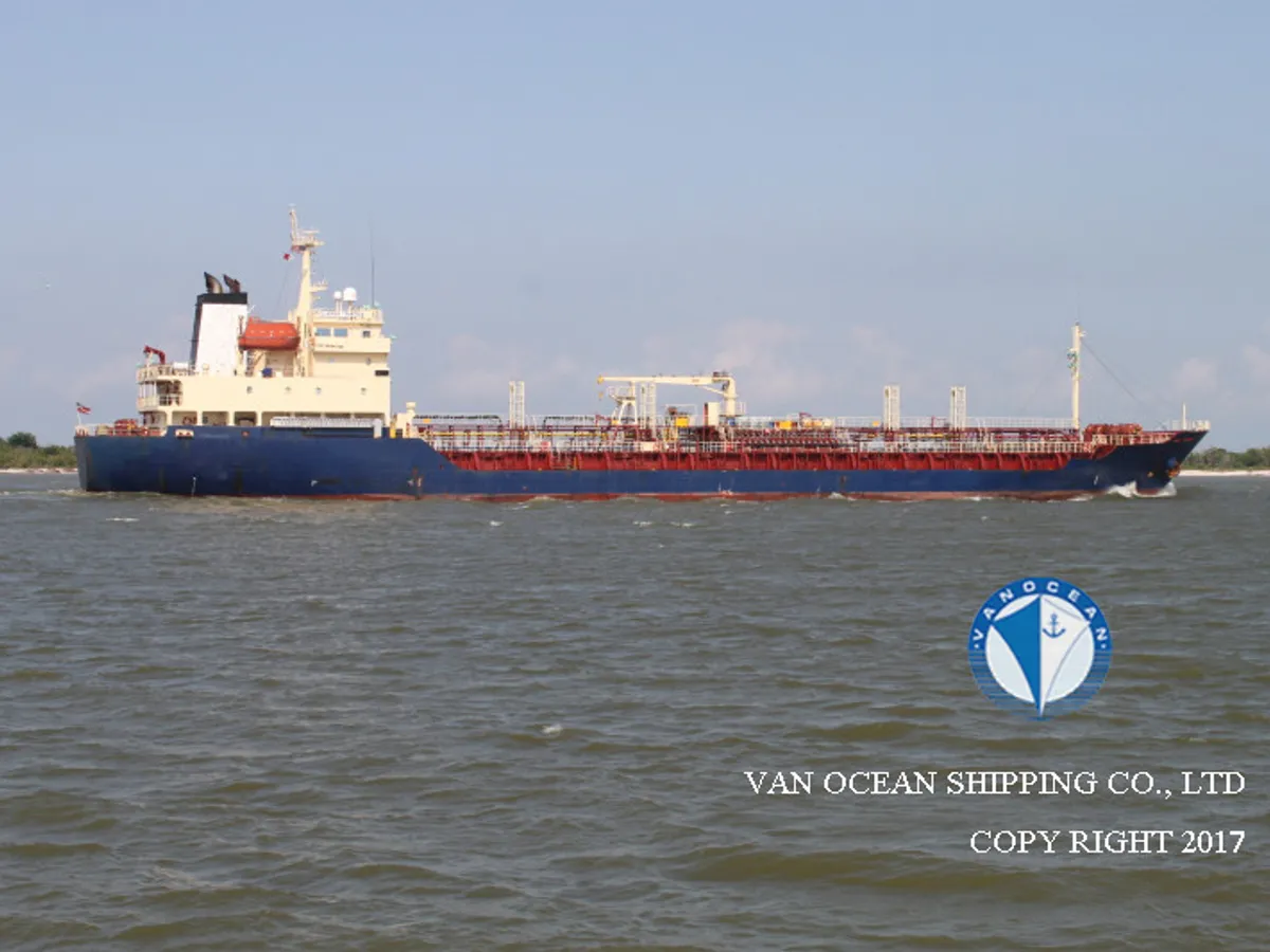 Oil/Chemical tanker for sale