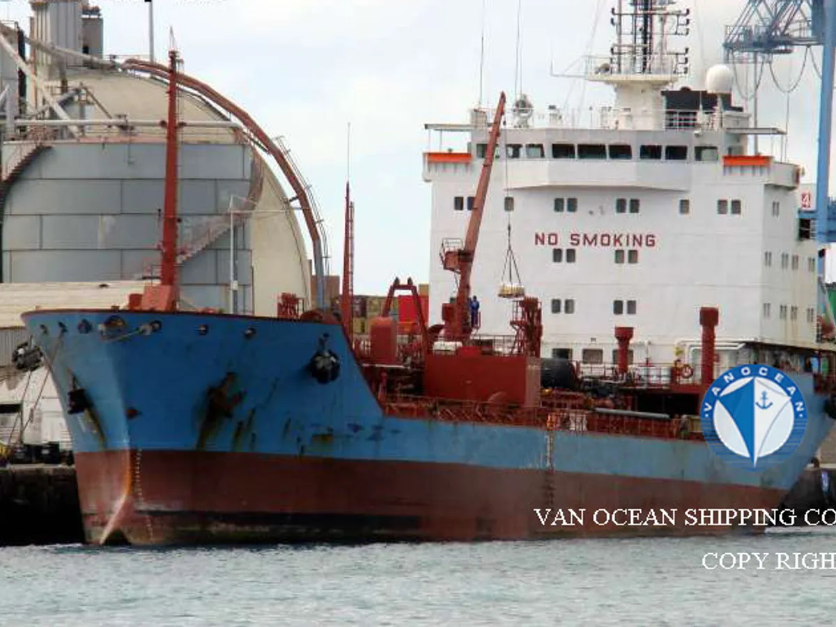 Oil/Chemical tanker for sale