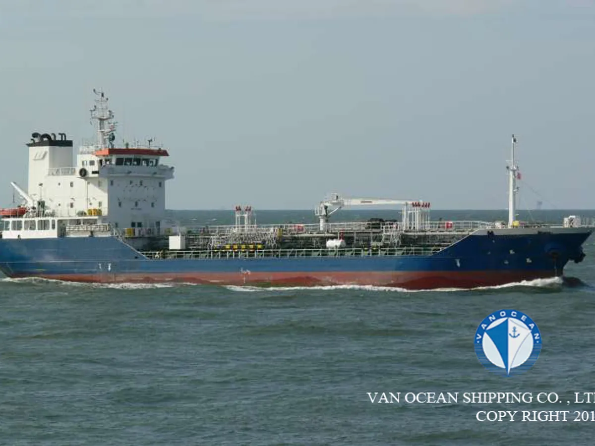 Oil/Chemical tanker for sale