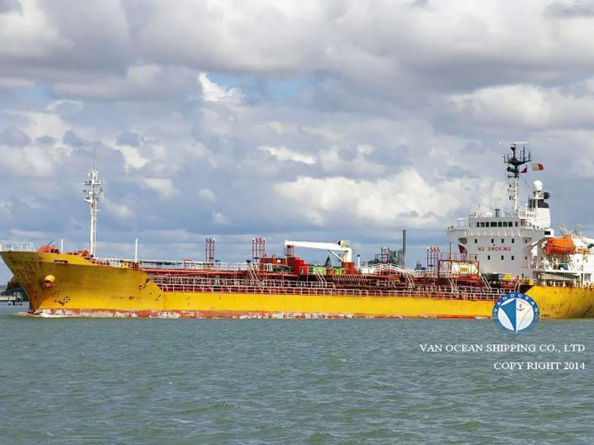 Oil/Chemical tanker for sale