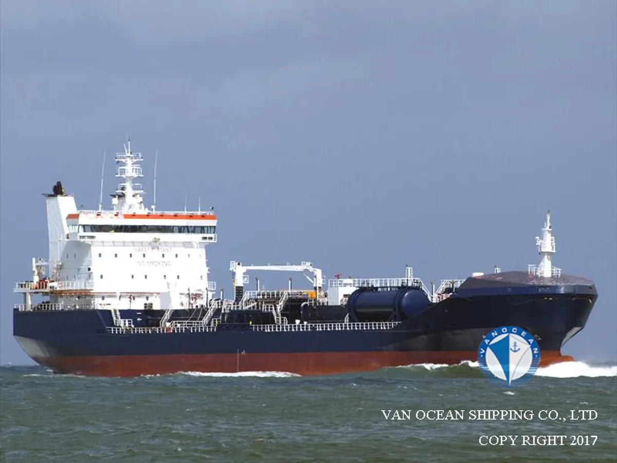 Oil/Chemical tanker for sale