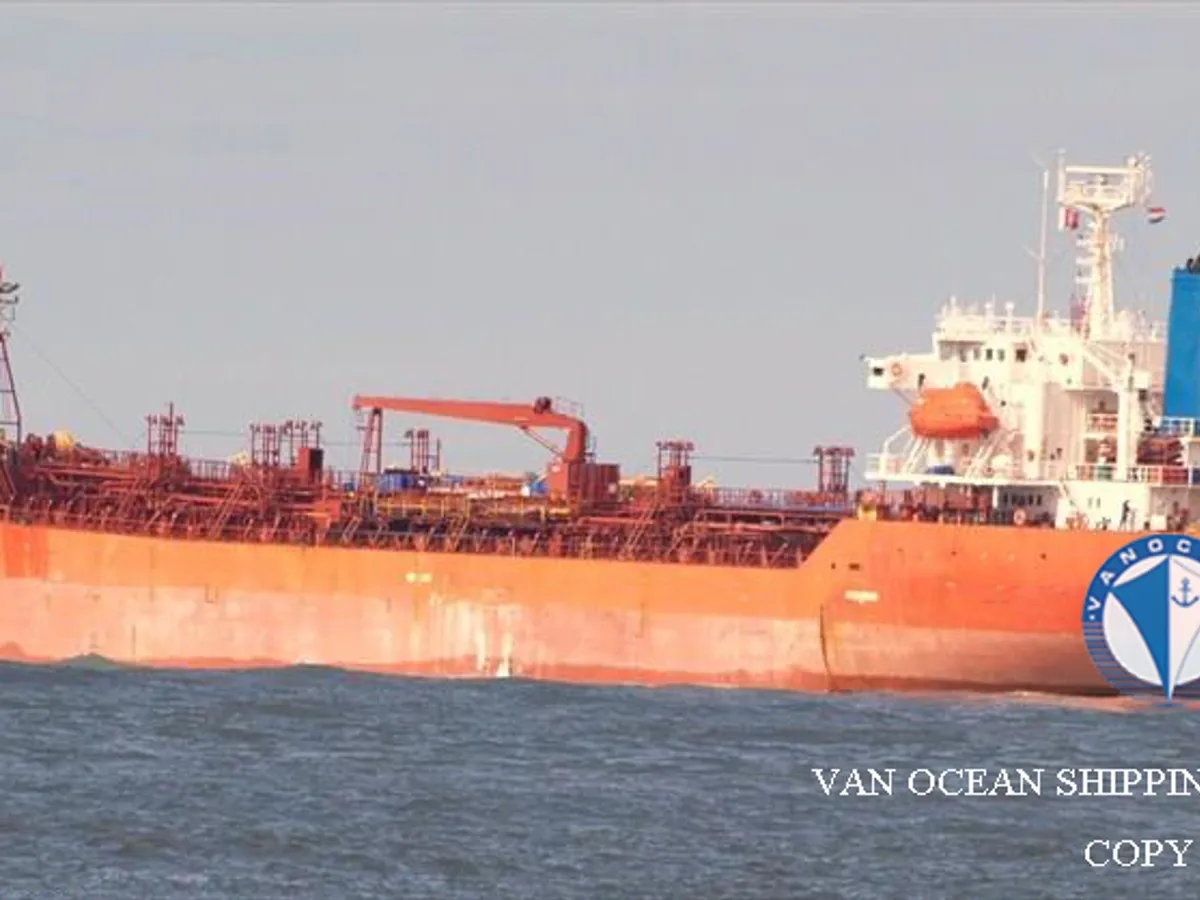 Oil/Chemical tanker for sale