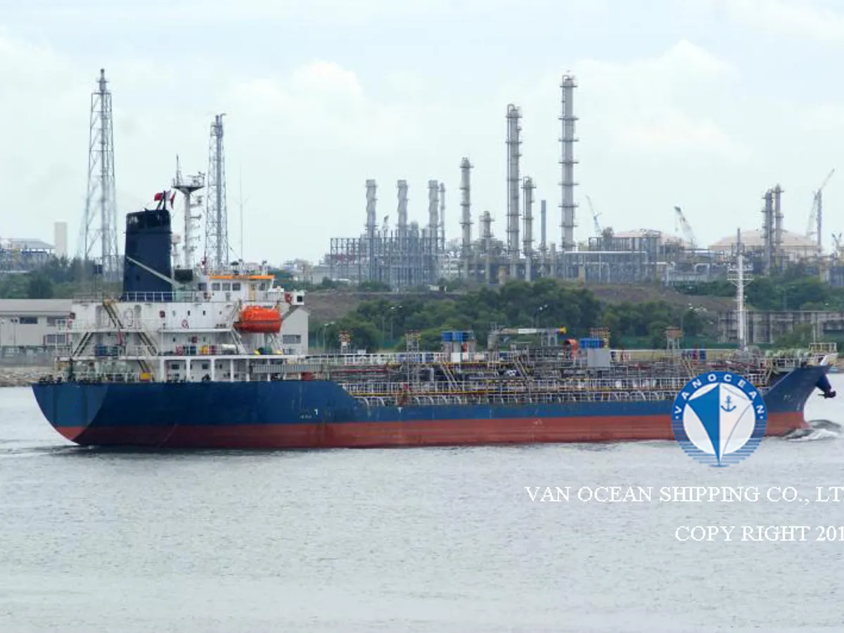 Oil/Chemical tanker for sale