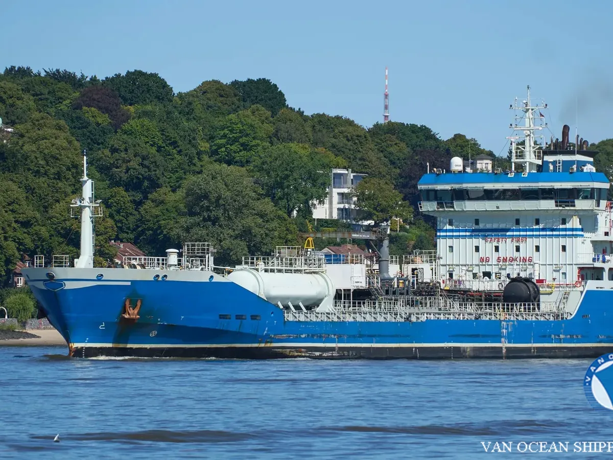 Oil/Chemical tanker for sale