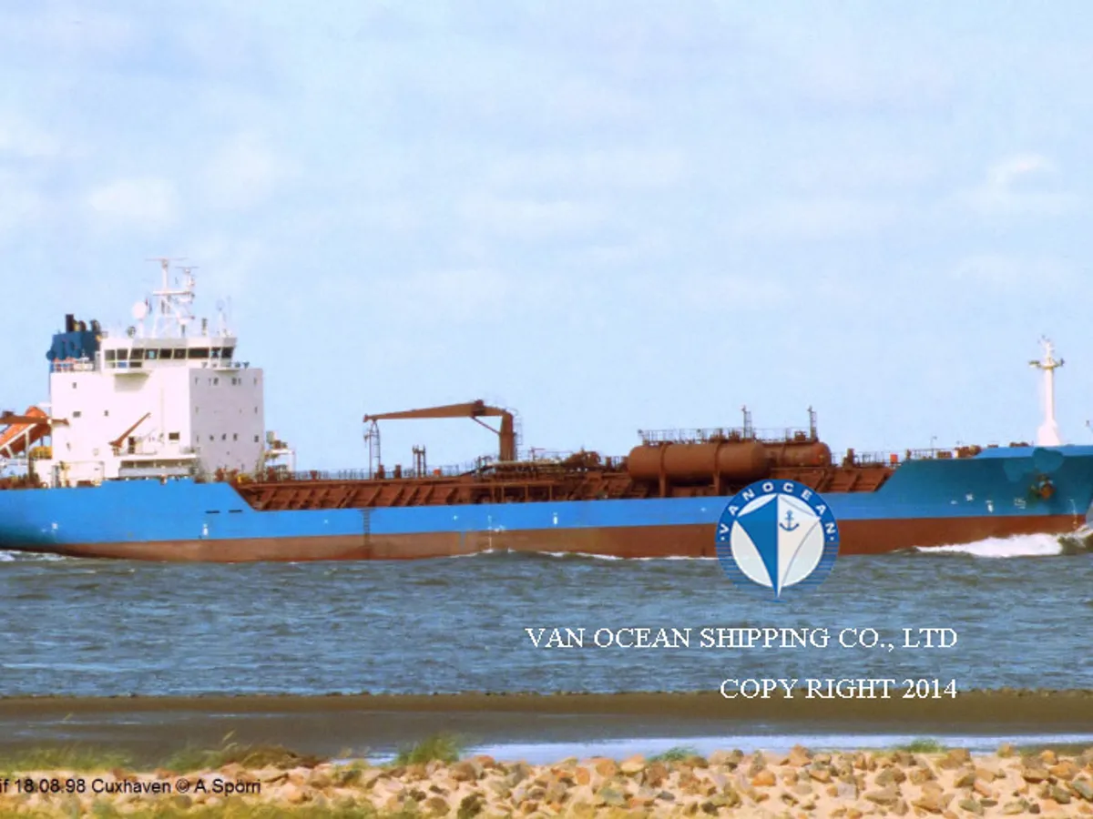Oil/Chemical tanker for sale