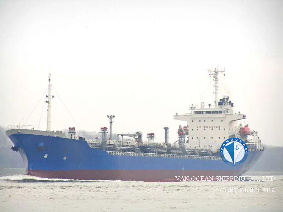 Oil/Chemical tanker for sale