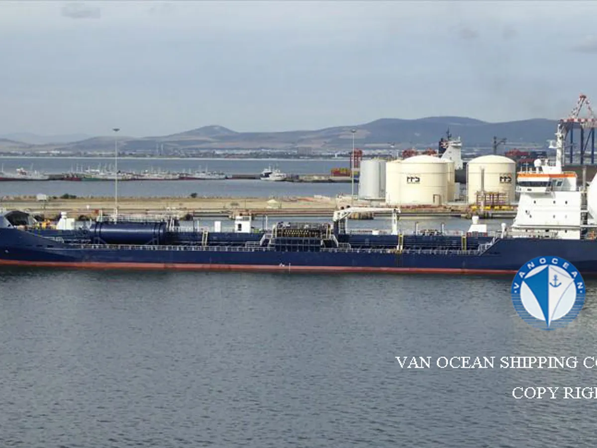 Oil/Chemical tanker for sale