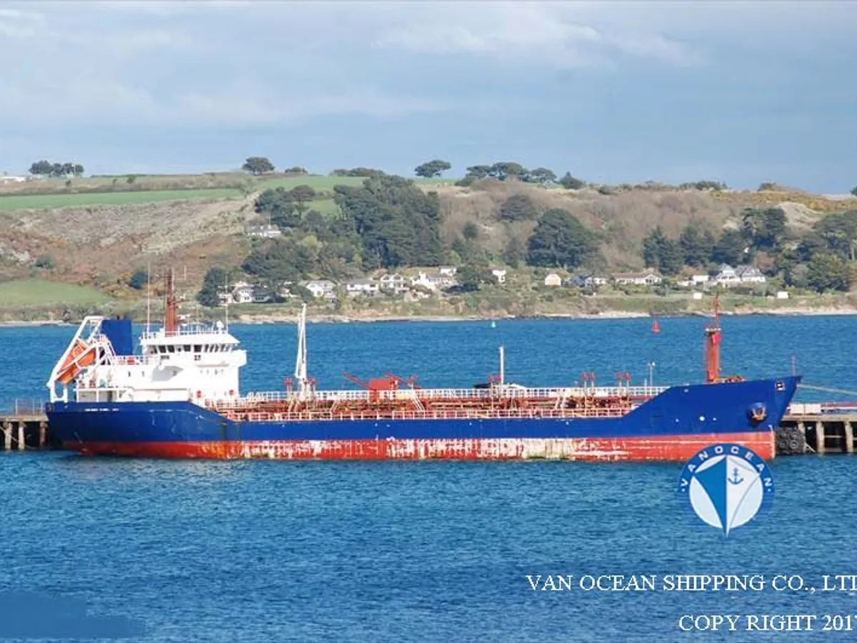 Oil/Chemical tanker for sale