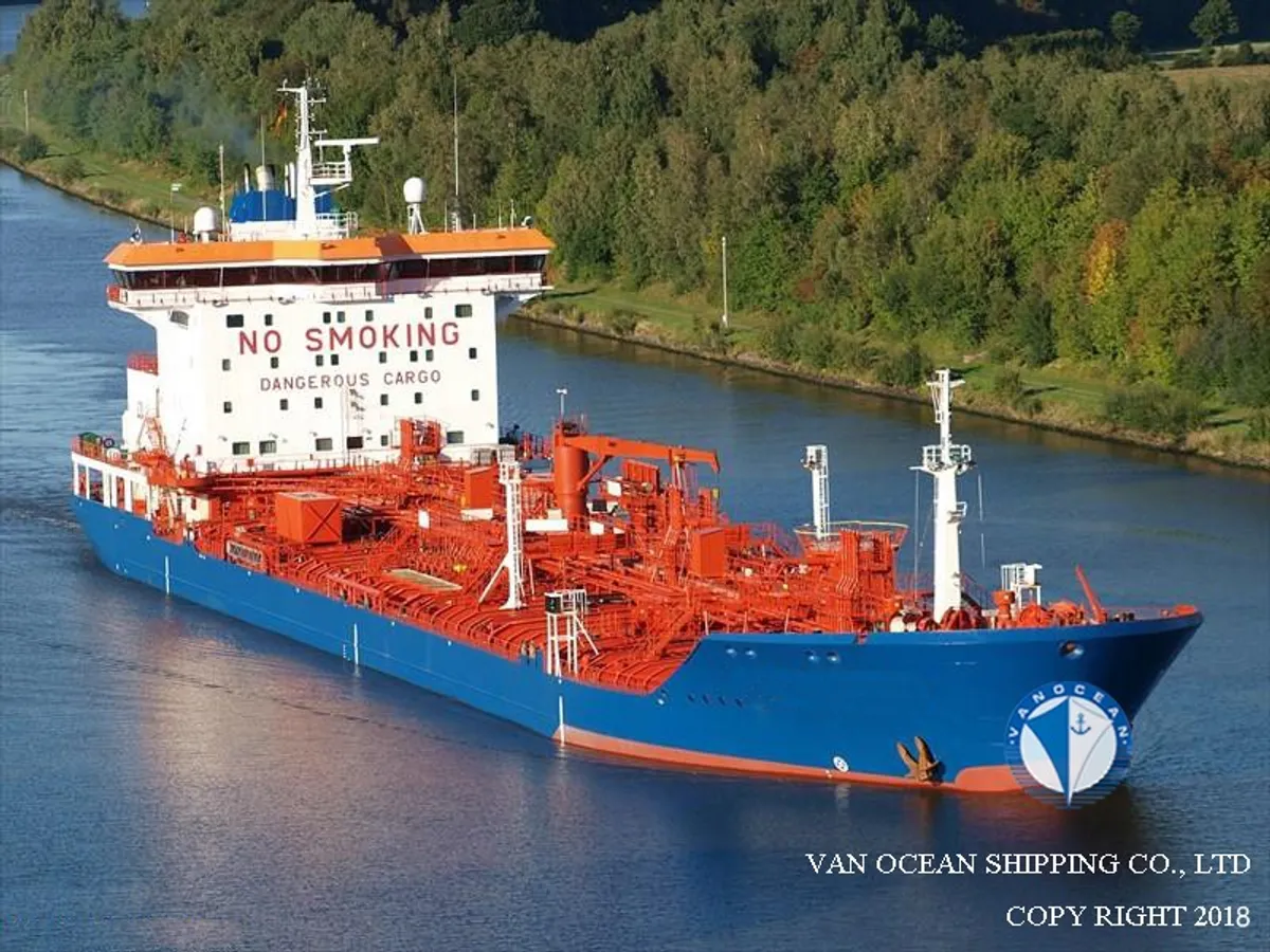 Oil/Chemical tanker for sale