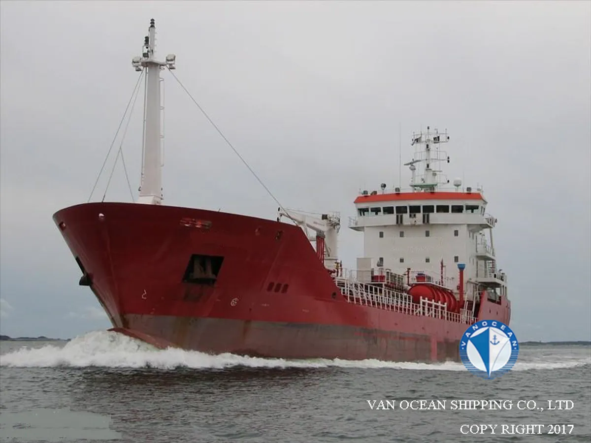 Oil/Chemical tanker for sale