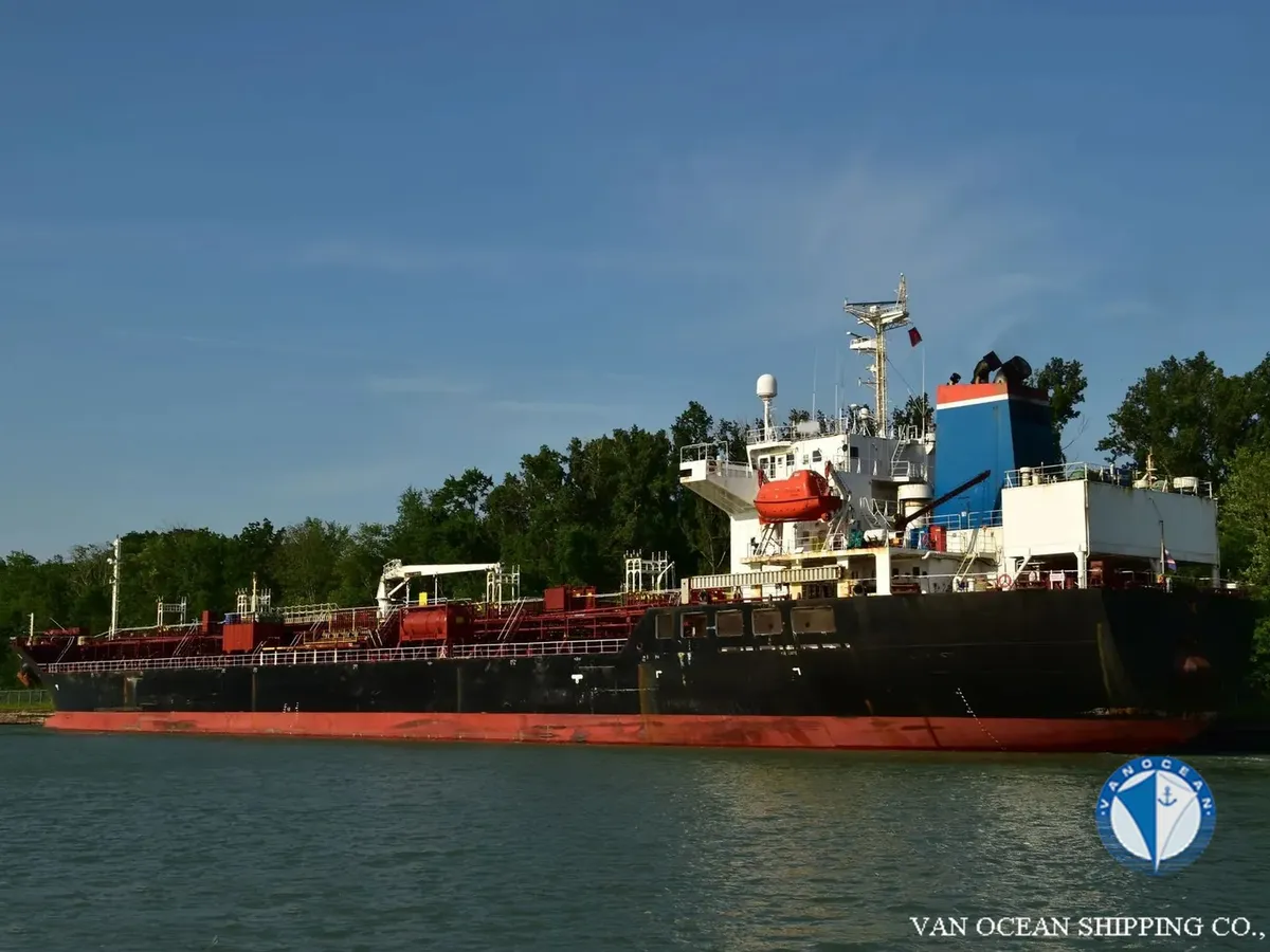 Oil/Chemical tanker for sale